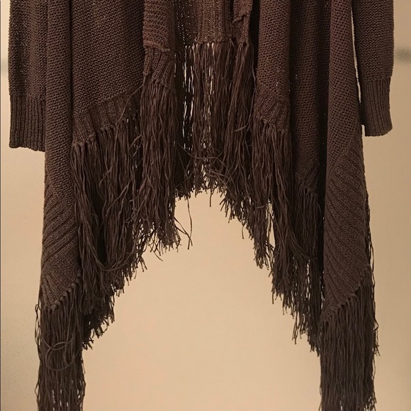 Stylish BCBG sweater with fringes. Brand new. Size small. Brown - Picture 3 of 3